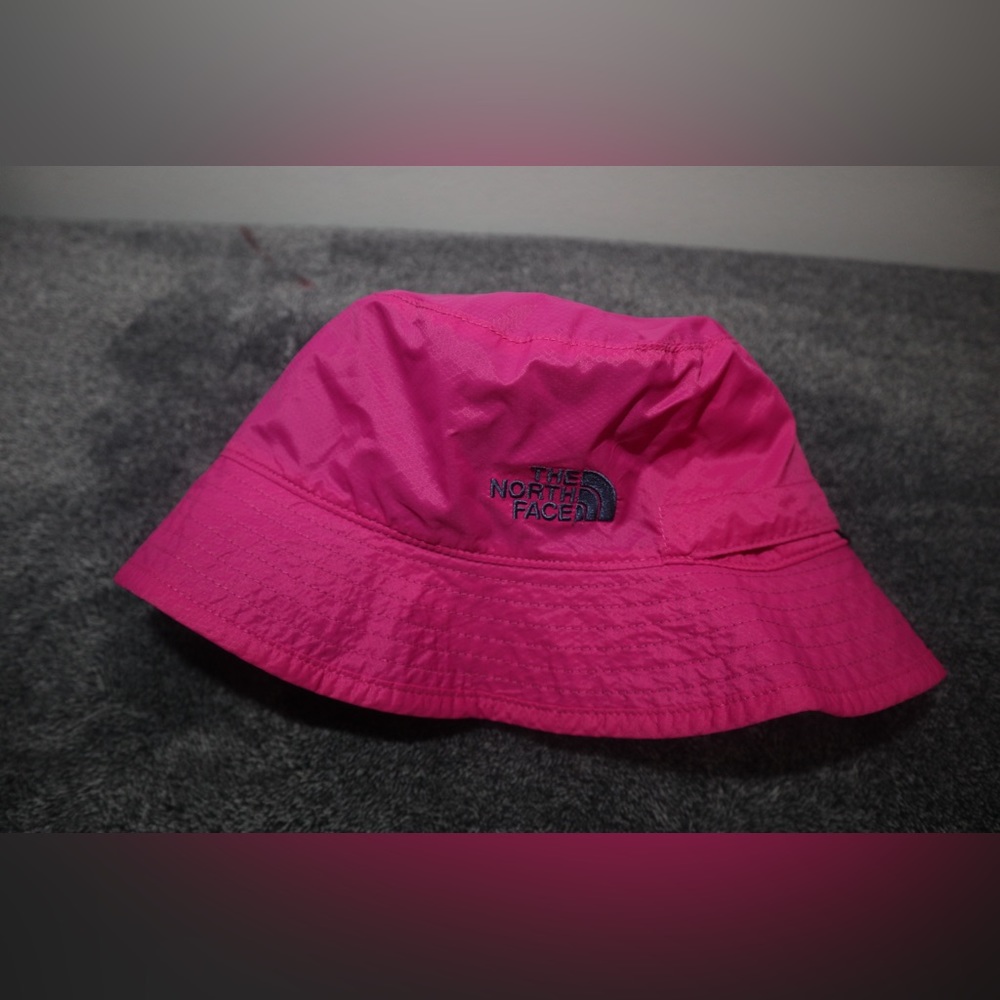 The North Face reversible bucket hat Youth/junior Small hat folds into a bag